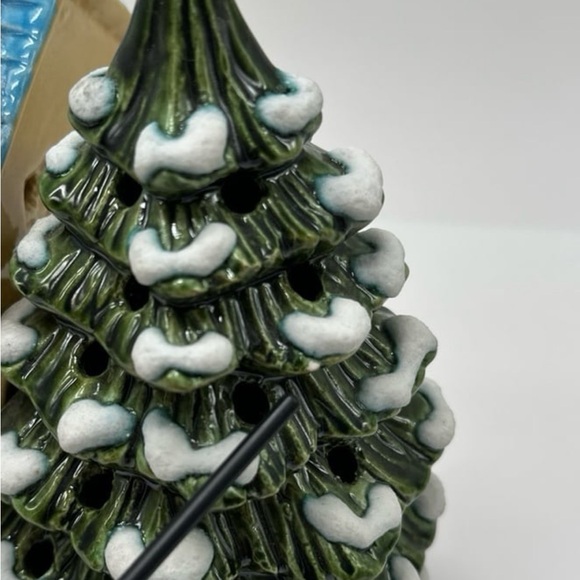 WP Pottery Ceramic Log Cabin Christmas Decor Light Up Village - Picture 10 of 12